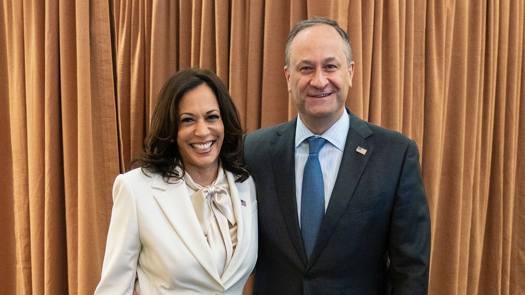 Второй джентльмен сша. Второй джентльмен сша. Douglas emhoff. Второй джентльмен сша. Дуглас эмхофф.