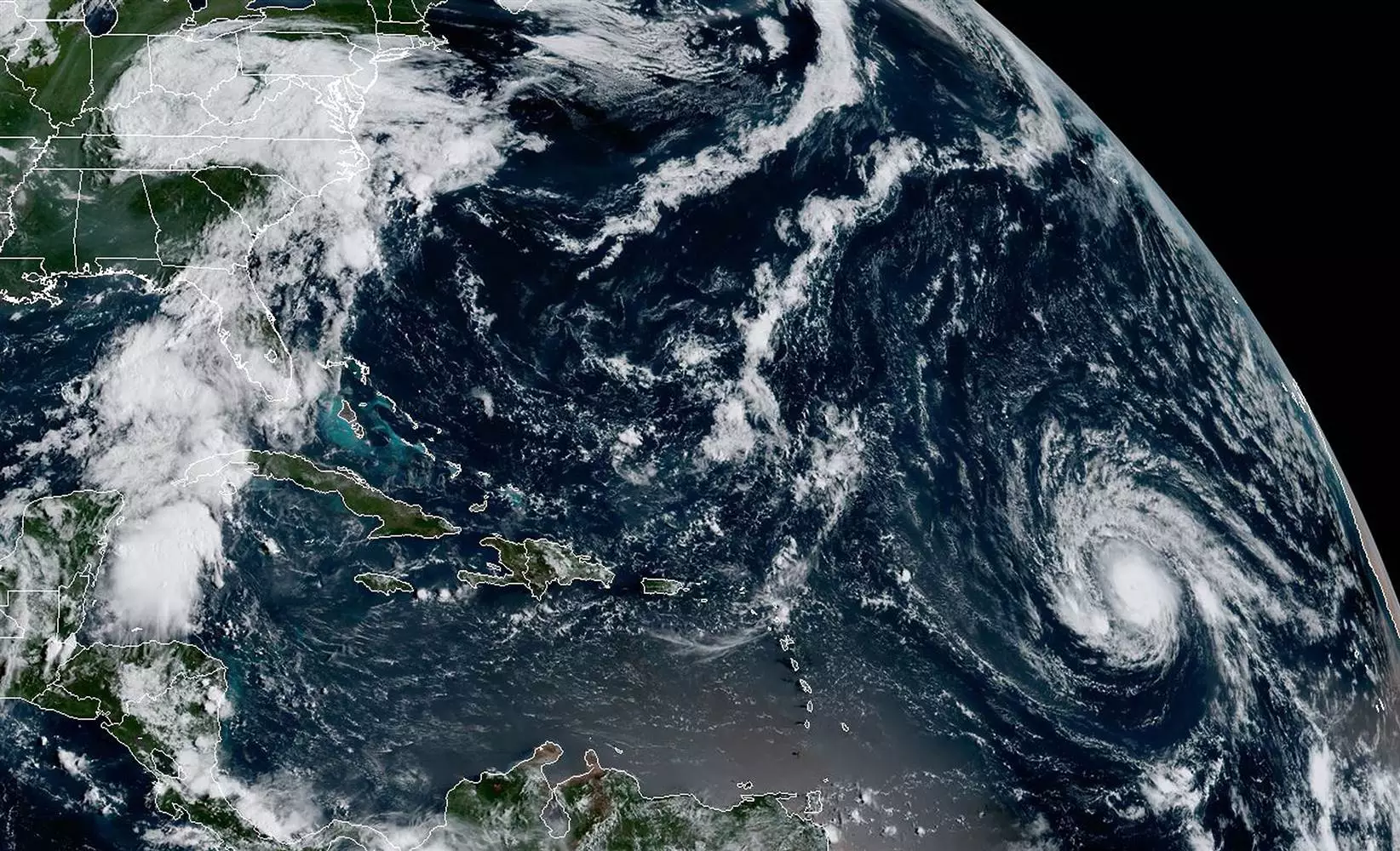 Эксперты в 2021 году США ждут разрушительные ураганы