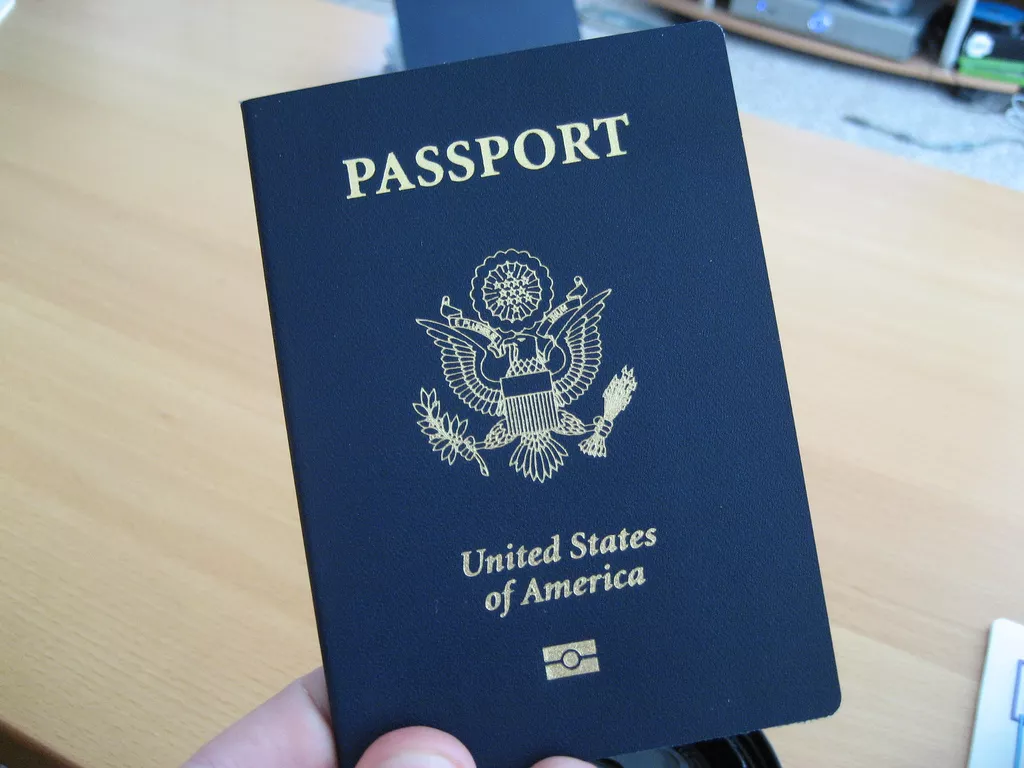 Надо ли вам обновлять свой паспорт: отвечаем на распространенные вопросы