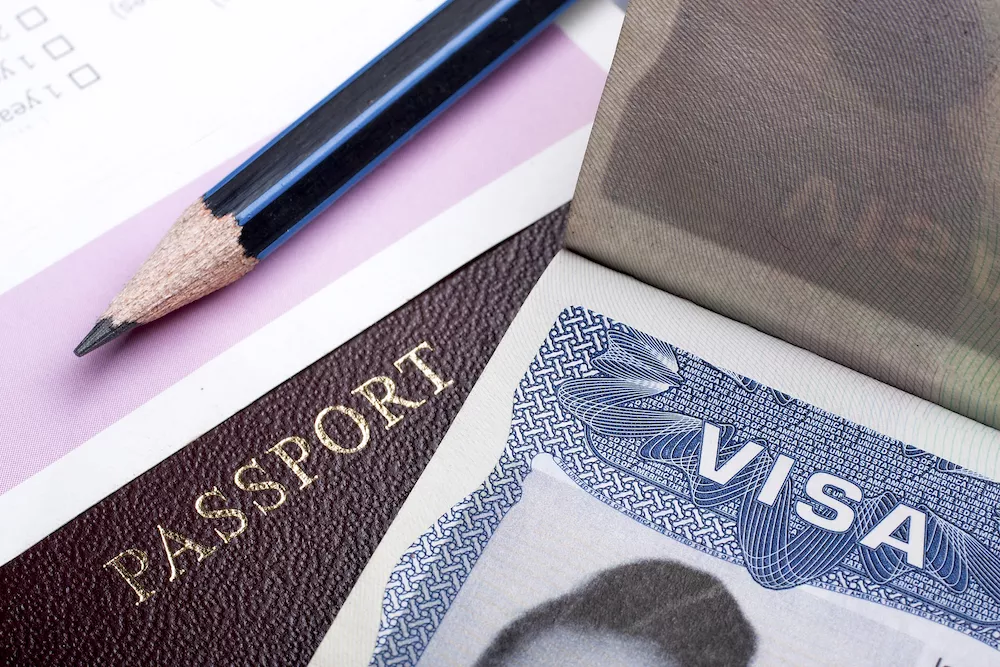 Правительство США планирует следить за владельцами американских виз