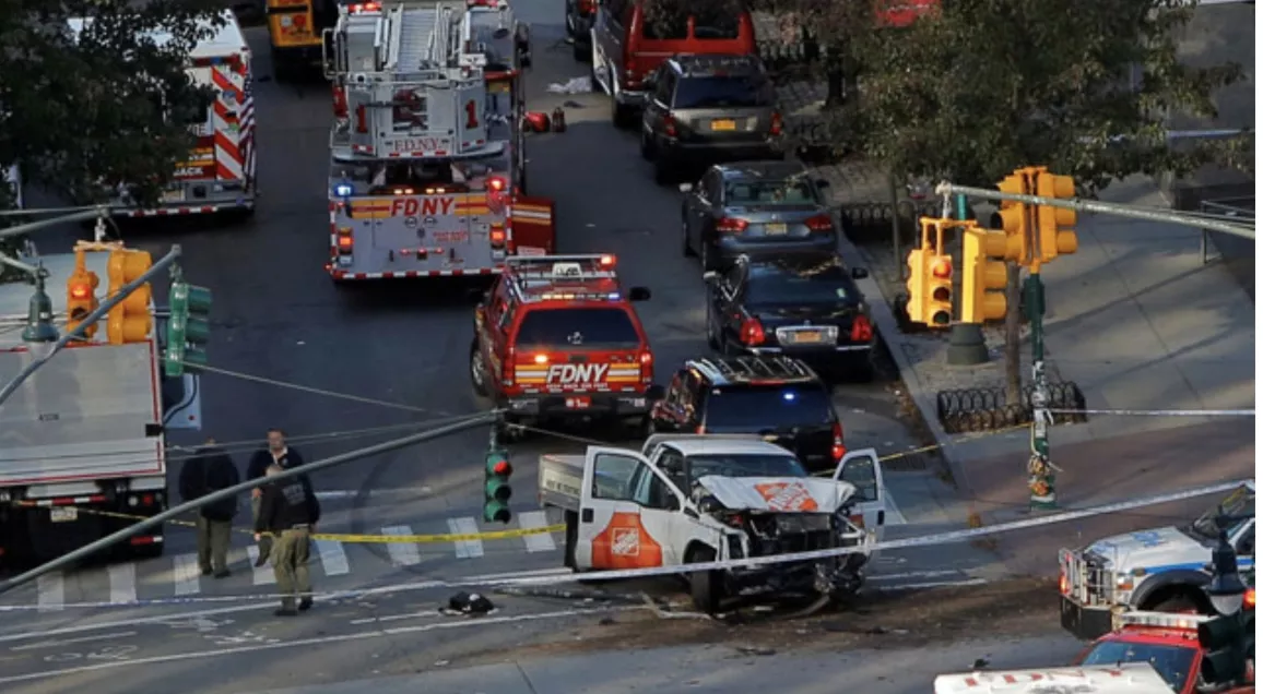 Теракт в Манхэттене: водитель сбивал людей на велодорожке, много погибших. Последние данные