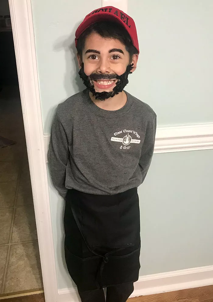 Сын удивил родителей выбором костюма на Хэллоуин. А позже растрогал всех до слез