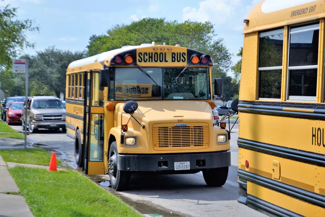 Почему американские дети не пристегиваются в школьных автобусах