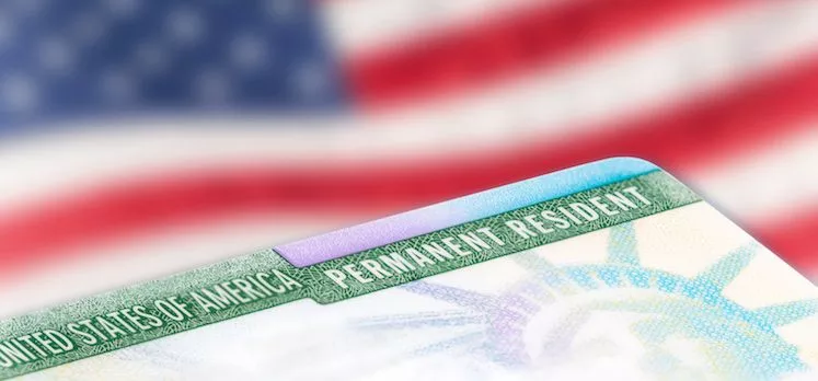 Обладатели грин-карт спешат получить гражданство из-за иммиграционных реформ
