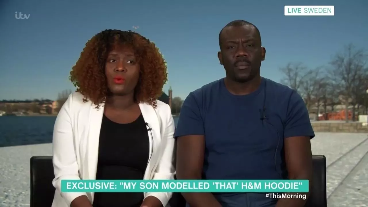 Семья темнокожего мальчика из скандальной рекламы H&M вынуждена переехать
