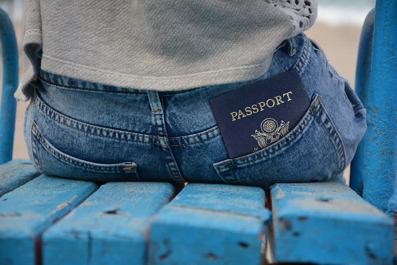 Этот закон позволит лишать должников американского паспорта