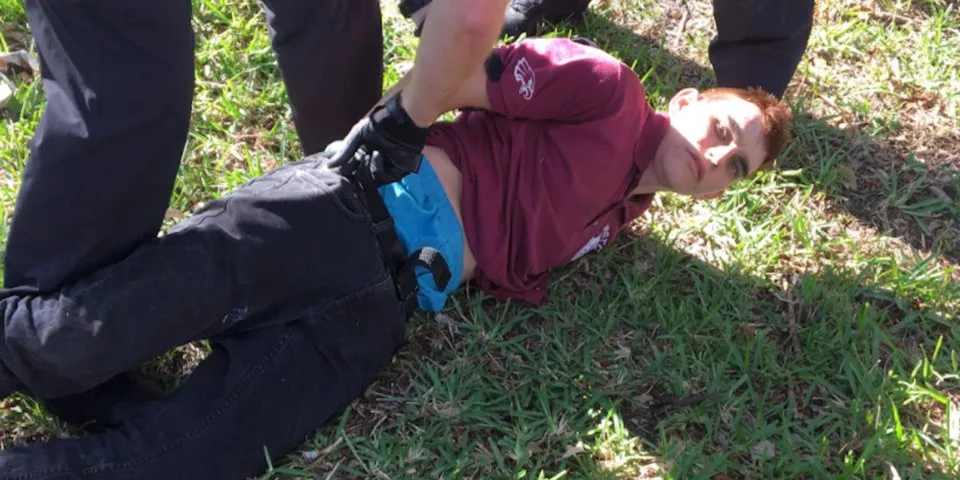 Во Флориде подросток застрелил 17 человек в школе. Главное