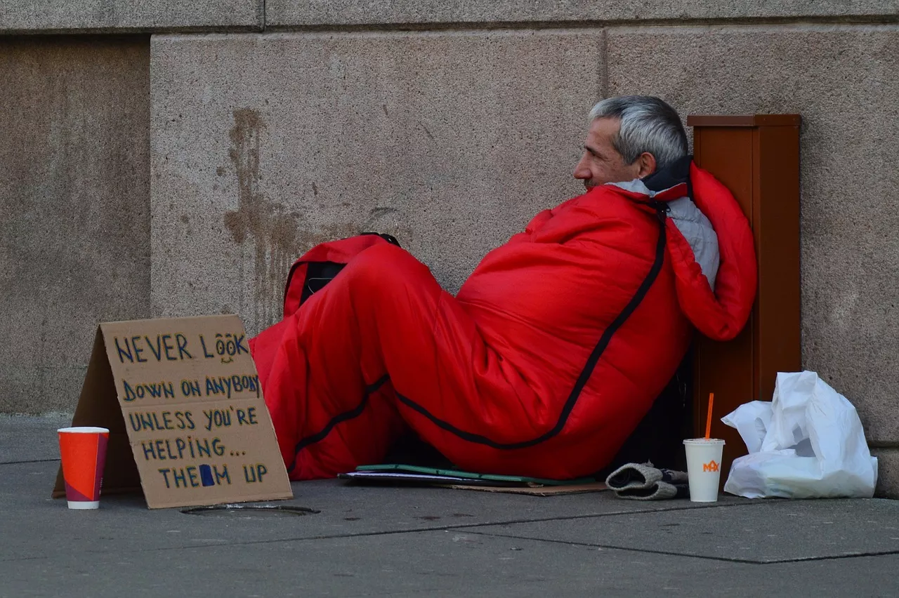 Губернатор Калифорнии приглашает в штат бездомных со всего мира