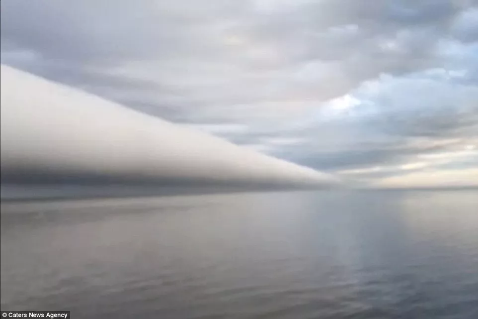 Над побережьем Нового Орлеана нависло невероятное облако-монстр (видео)
