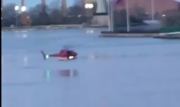 Вертолет рухнул в пролив между Манхэттеном и Бруклином. 5 погибших (ВИДЕО)