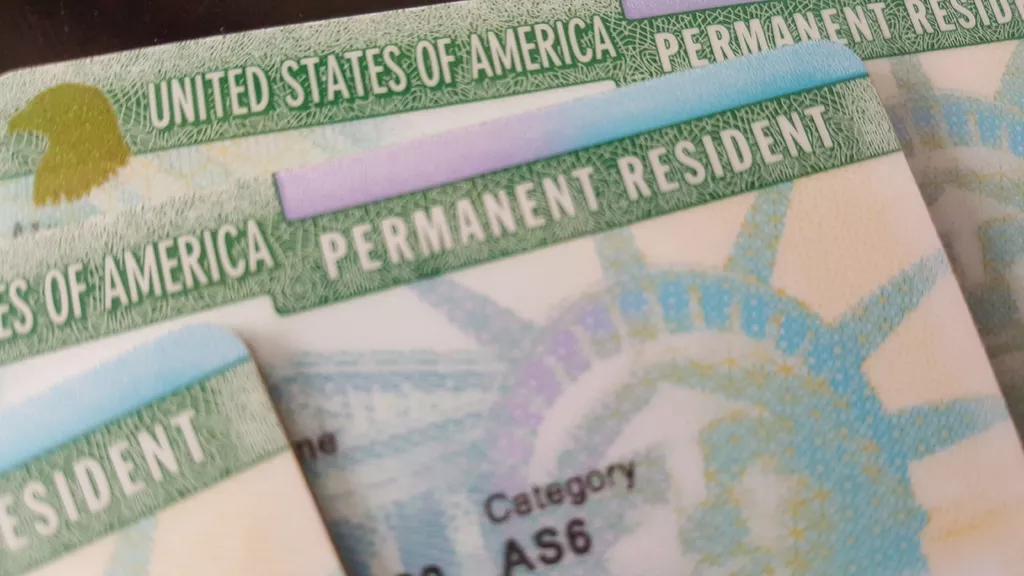 Каких родственников могут перевезти в США держатели грин-карты