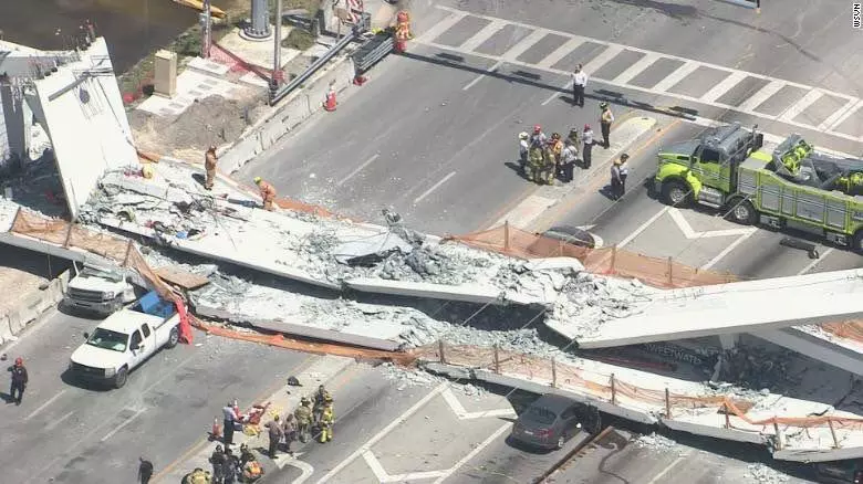 В Майами на автомобили обрушился 950-тонный пешеходный мост. Есть погибшие (обновляется)