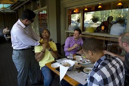 Чернокожий повар решил брать с белых гостей плату за расовое неравенство