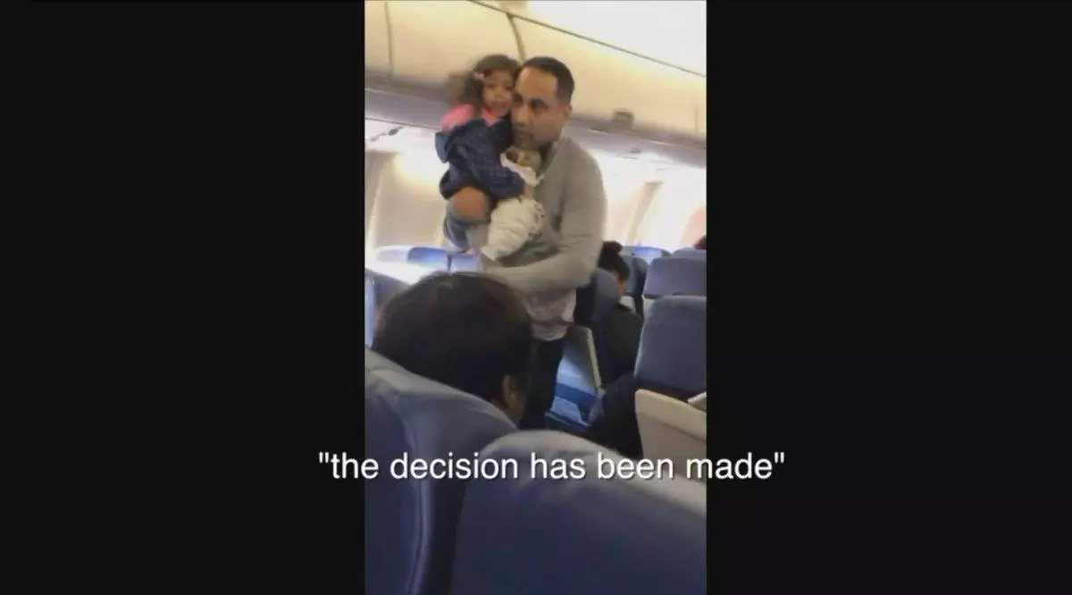 Отца с 2-летней дочкой высадили из самолета Southwest Airlines из-за капризов ребенка (видео)