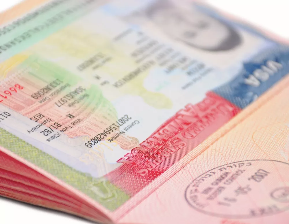 Граждане Кыргызстана будут получать визы в США на 10 лет