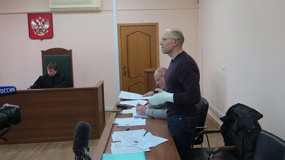 Оппозиционного российского журналиста из-за грин-карты удерживают в СИЗО