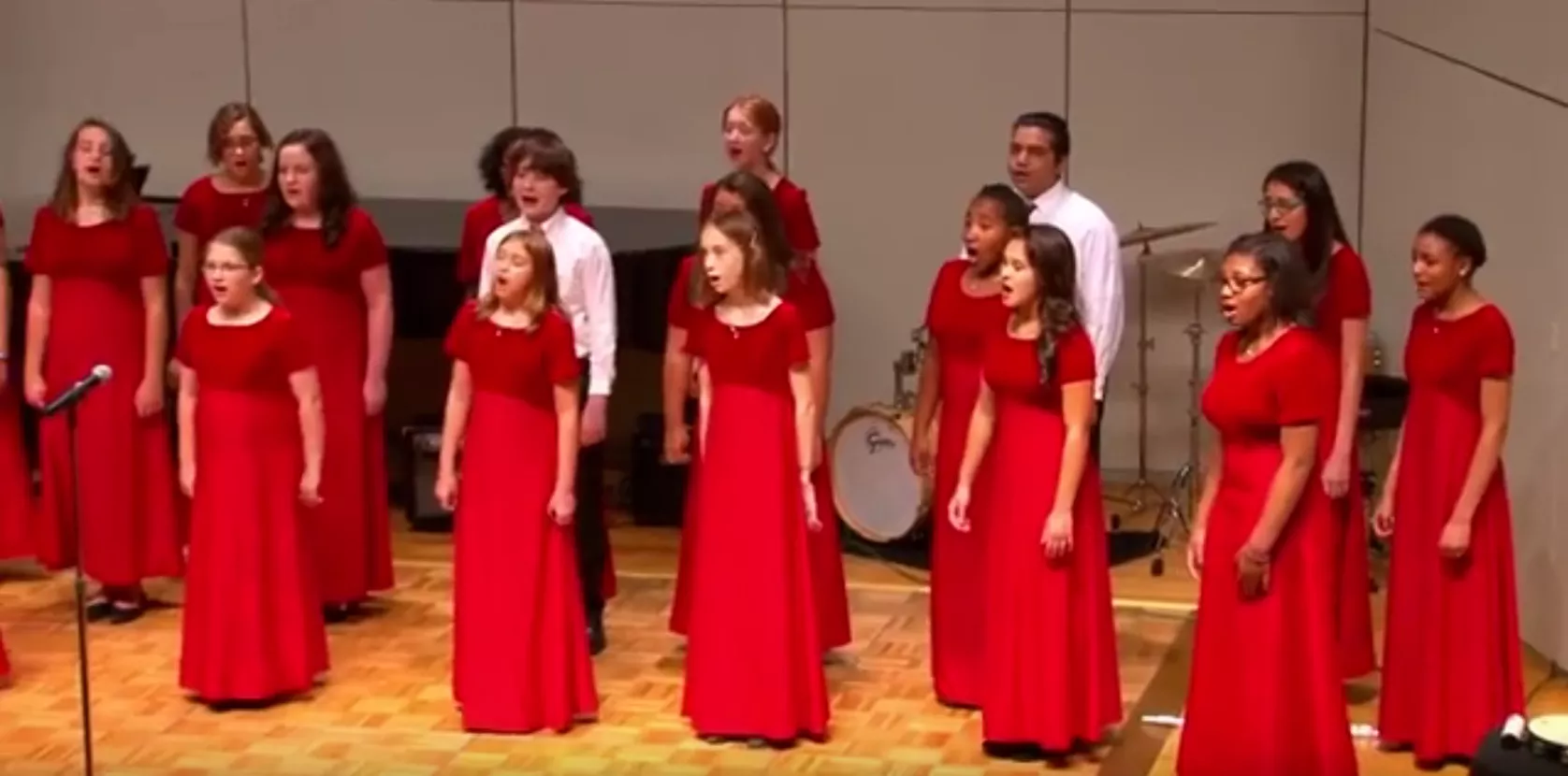 Американские дети исполняют песню «Прекрасное далеко». И это потрясающе