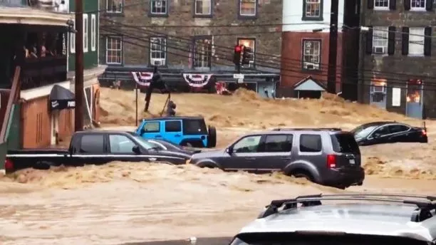 В США затопило едва оправившийся от наводнения город (фото, видео)