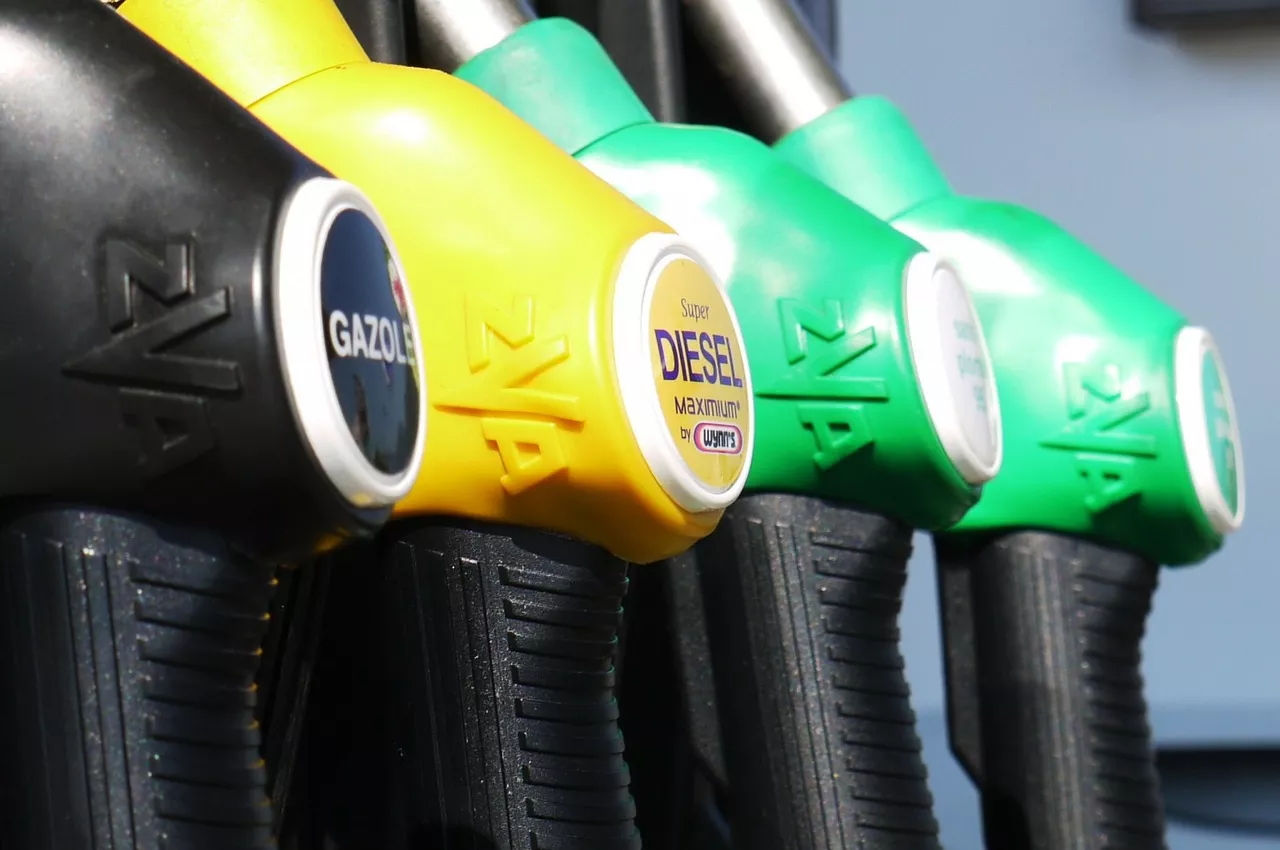 Стоимость бензина в США приближается к $6 за галлон