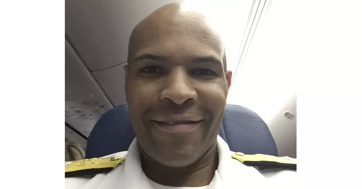 Главный врач США спас человека в самолете
