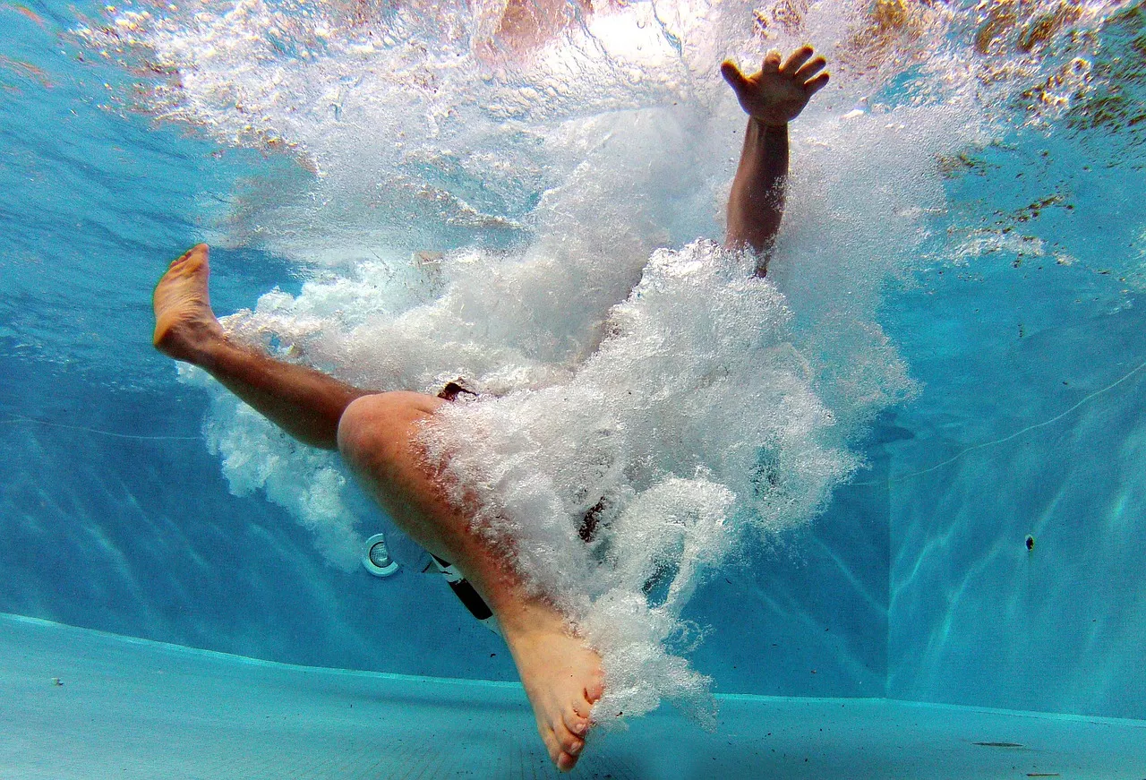 Турист спас 5-летнего мальчика в бассейне в Бруклине