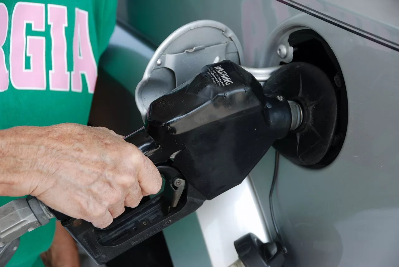К Рождеству бензин в США может подешеветь до $3 за галлон