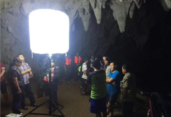 Дети, застрявшие в таиландской пещере, смогли отправить письма родственникам. И это очень трогательно