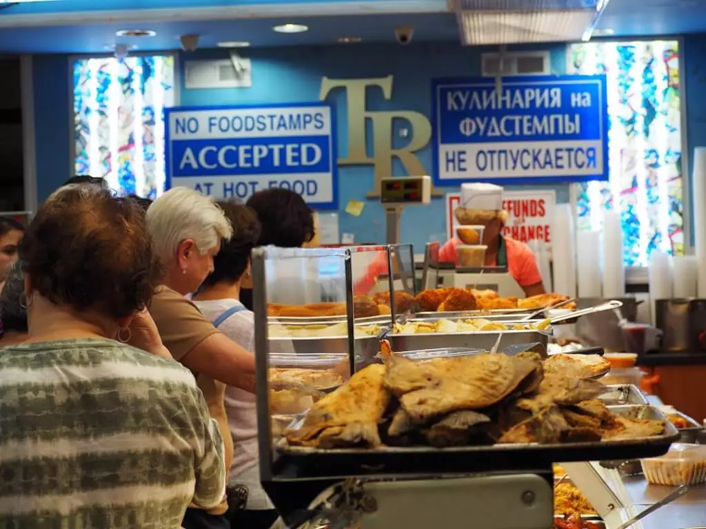 Какие продукты покупают американцы в русских магазинах