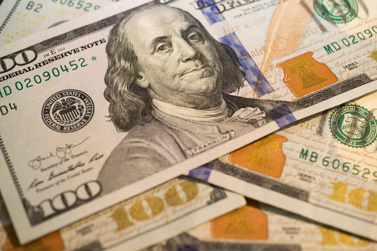 IRS отправит миллионам амеркианцев крупнейшую выплату в этом году