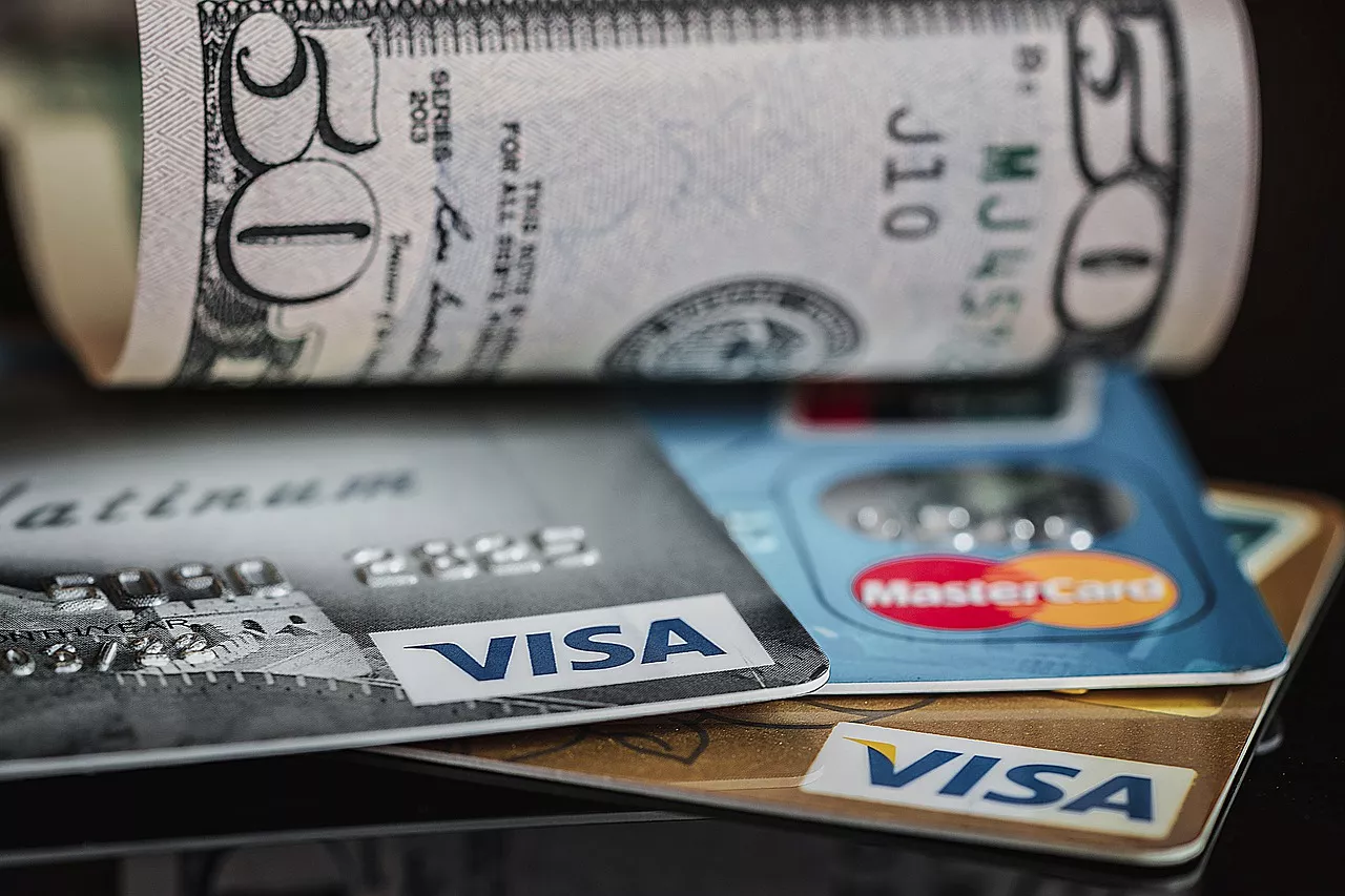 Что такое secured credit card и зачем она нужна новым иммигрантам в США?