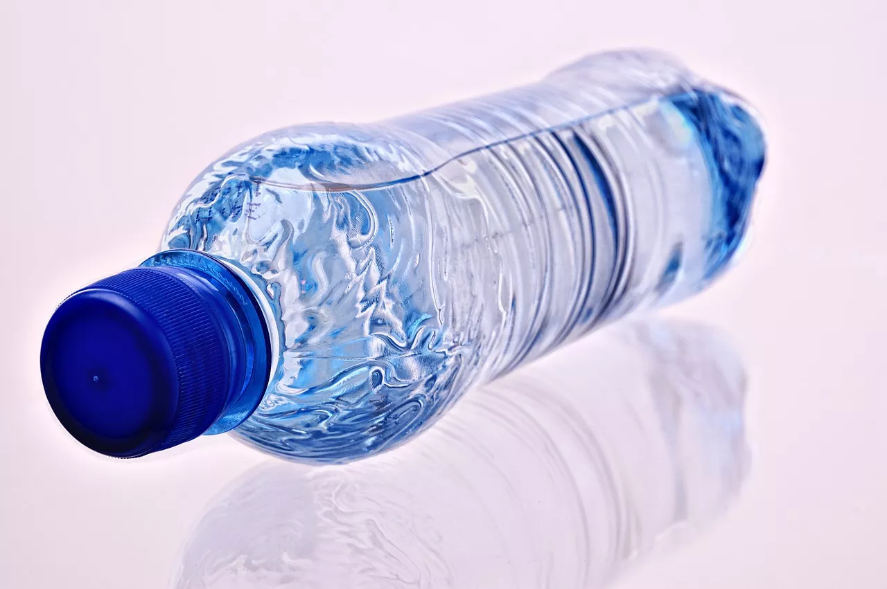 Популярная питьевая вода в США отзывается, ведь может вызвать острый гепатит