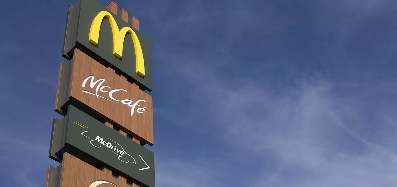 В бургере McDonald’s нашли кишечную палочку: акции компании обвалились