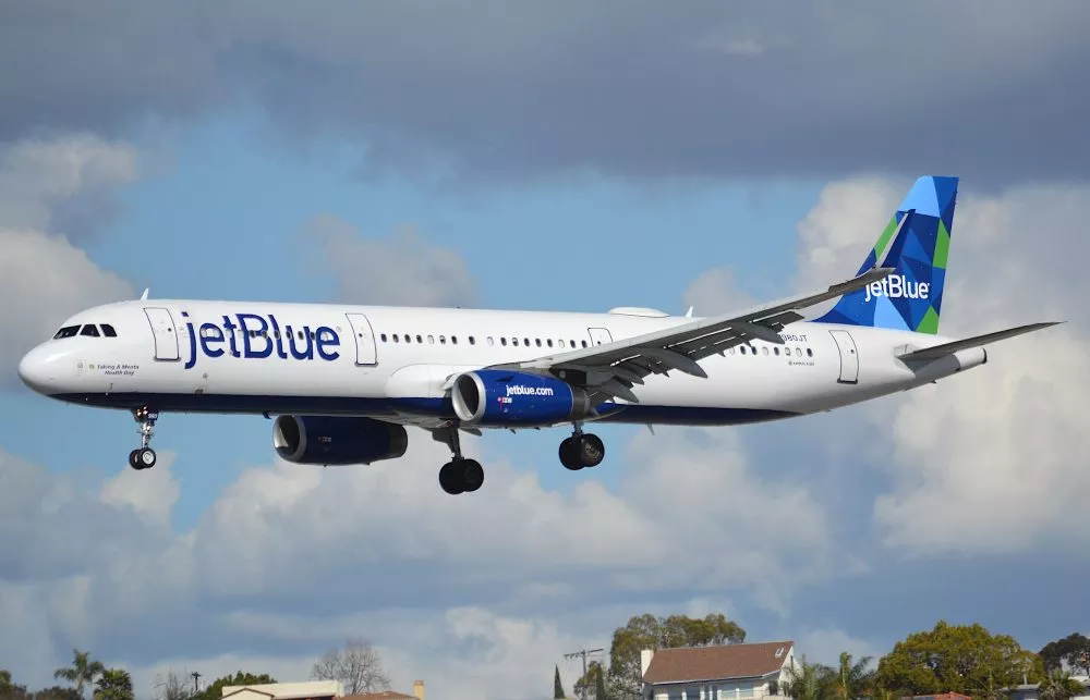 JetBlue запускает весеннюю  распродажу авиабилетов: от 44 долларов
