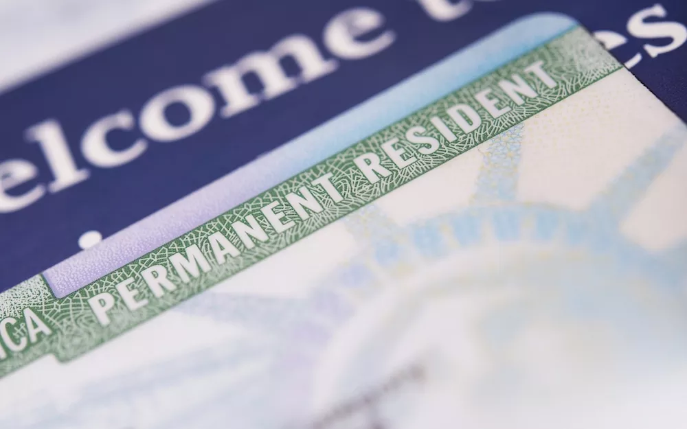 Непривитые иммигранты не получат грин-карту и визу в США
