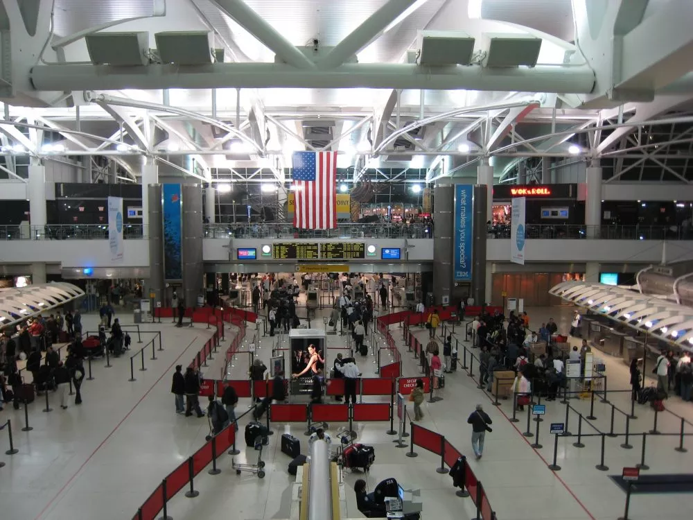 Личный опыт: круги ада пограничного контроля в аэропорту Нью-Йорка