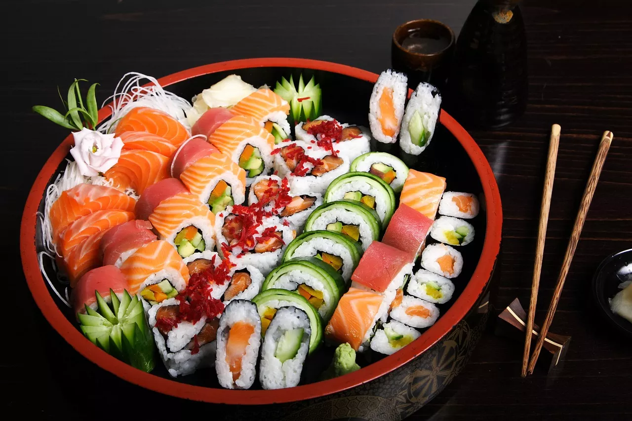 Жительница Калифорнии съела за раз 32 суши-ролла и попала в больницу