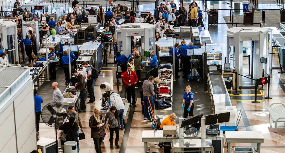 Суперсканеры: что известно о новом устройстве в аэропортах США, которое ускорит проверки