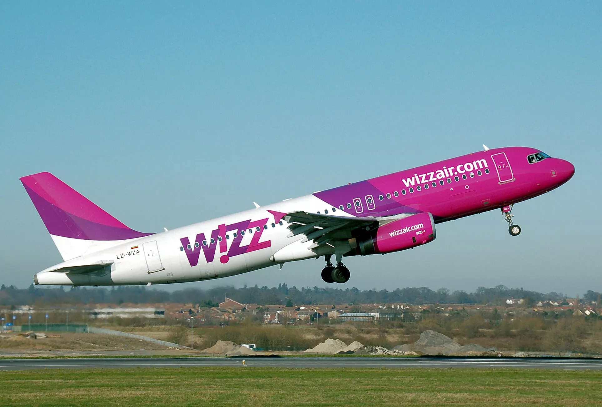 Европейский лоукостер Wizz Air открыл бронь на летние рейсы из Украины