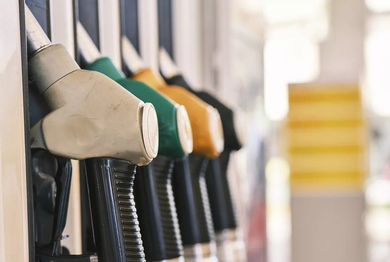 Калифорния повышает налог на бензин, хотя он уже самый высокий по стране
