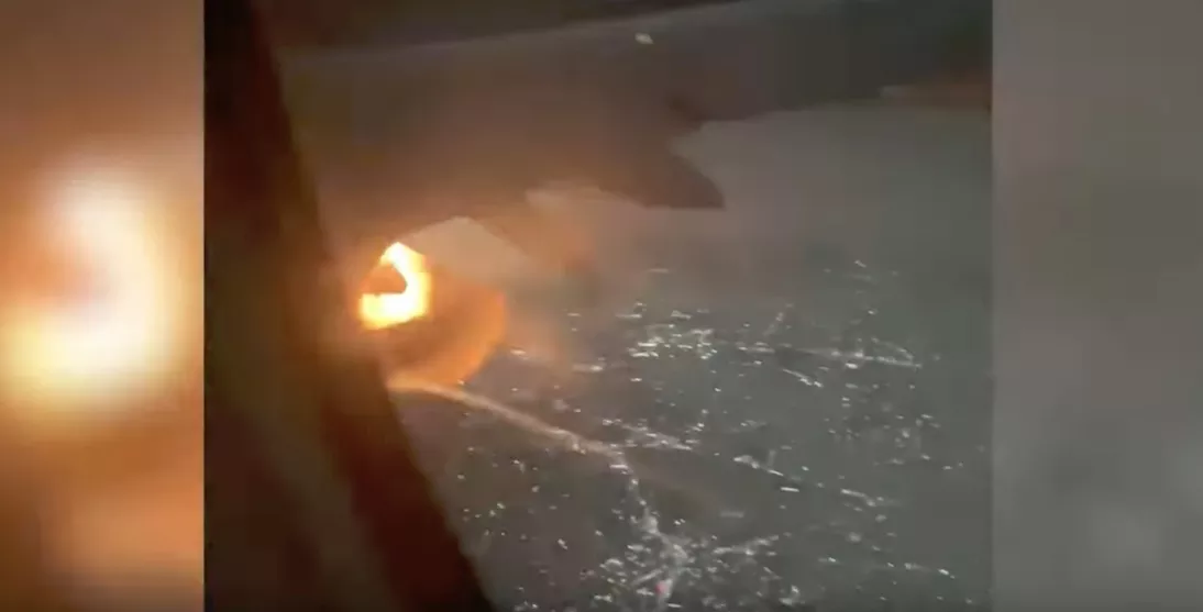 Во время полета из Мексики в Лос-Анджелес загорелся самолет (видео)