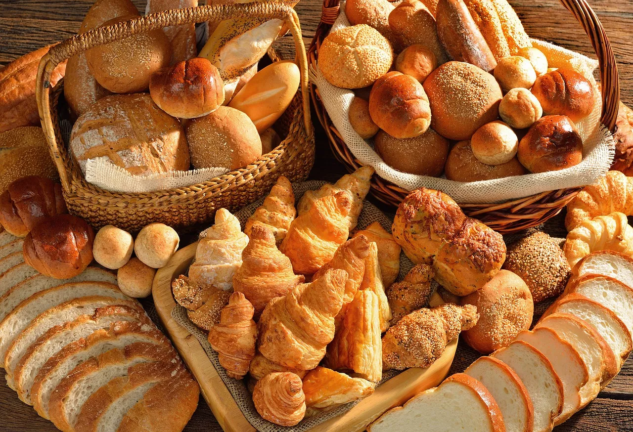 Как выбрать свежий хлеб в США: секрет в цвете бирки