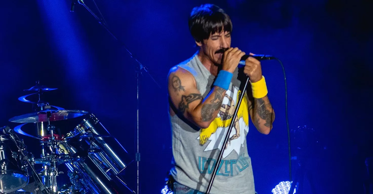 Фронтмен группы Red Hot Chili Peppers встречается с украинкой: что о ней известно