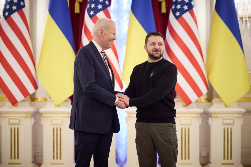 Джо Байден прибыл с не объявленным визитом в Киев (видео)