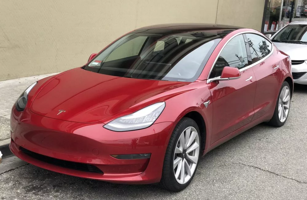 Американцы смогут купить Tesla Model 3 со скидкой в размере $7500