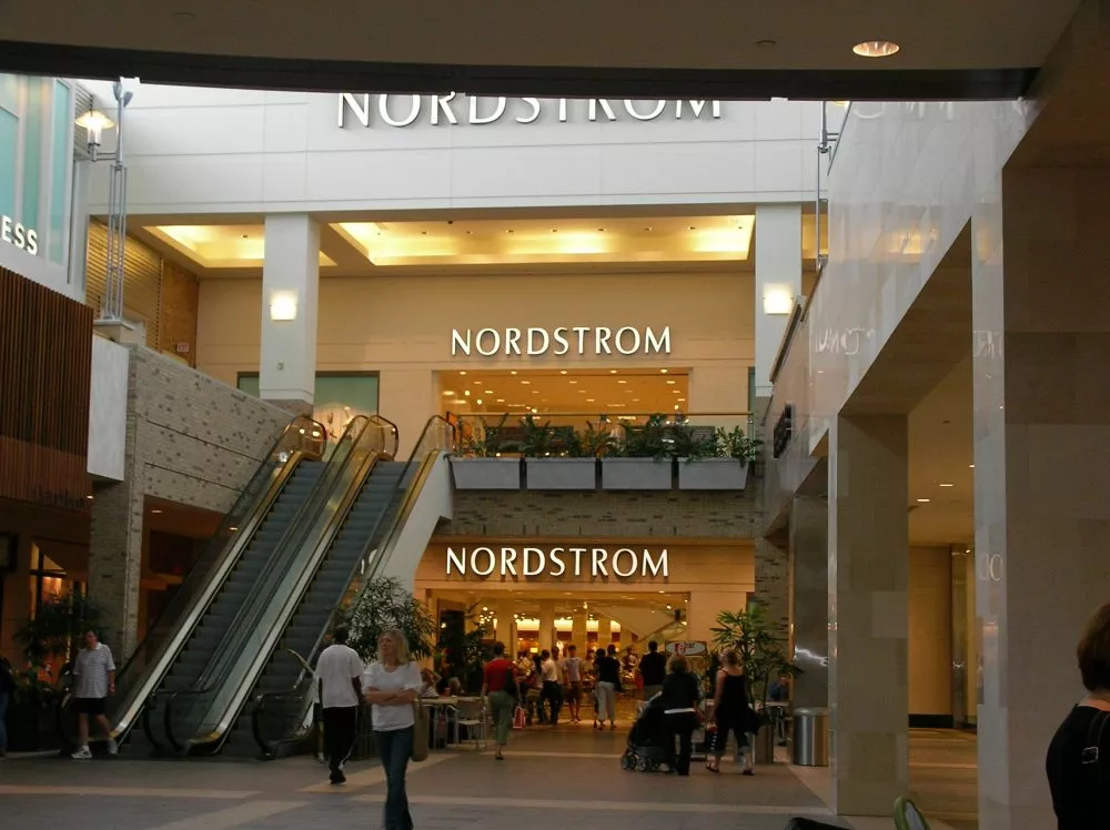 Nordstrom официально закрыл флагманский магазин в Сан-Франциско